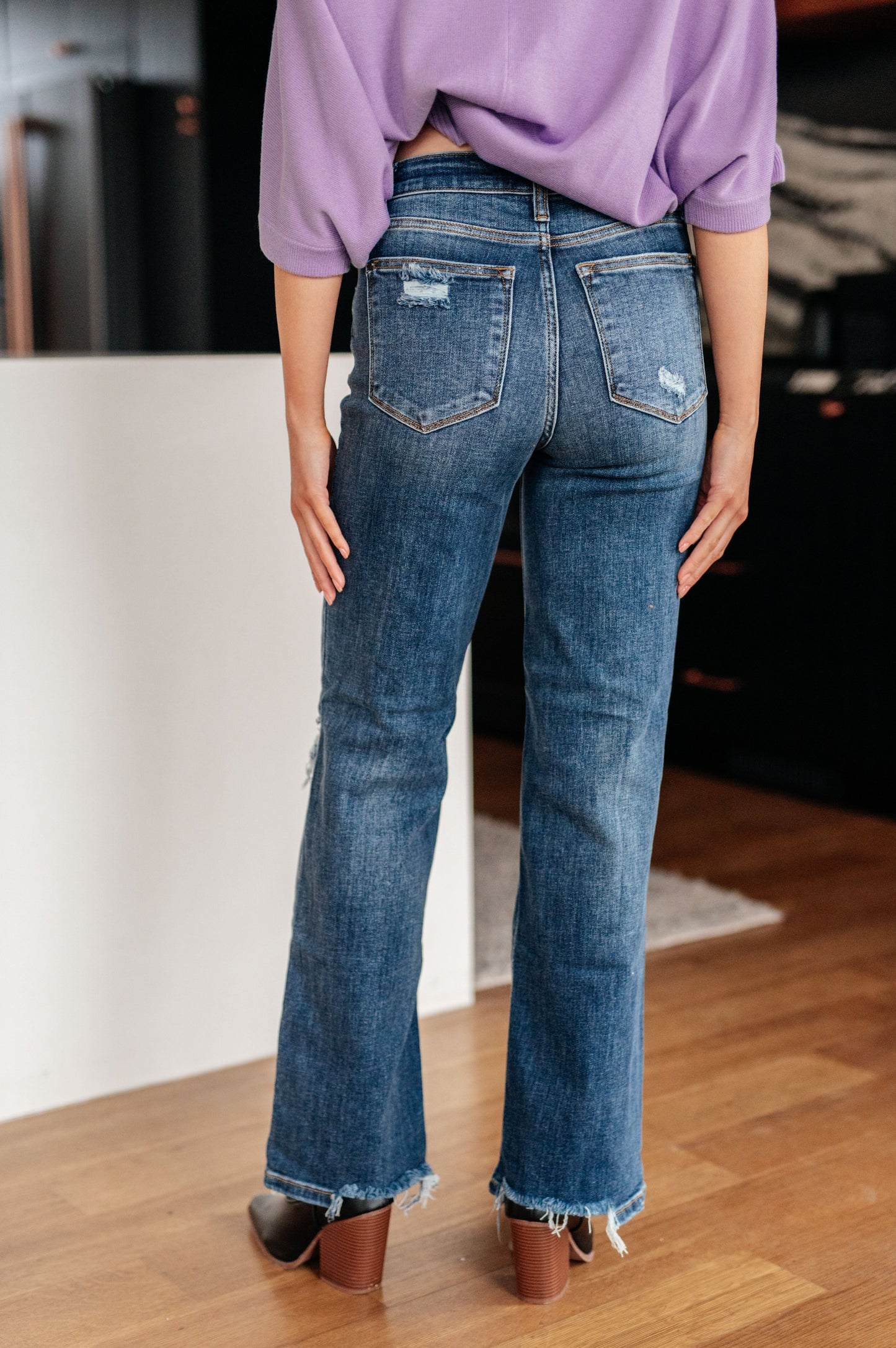 Judy Blue - Rose High Rise 90's Straight Jeans in Dark Wash