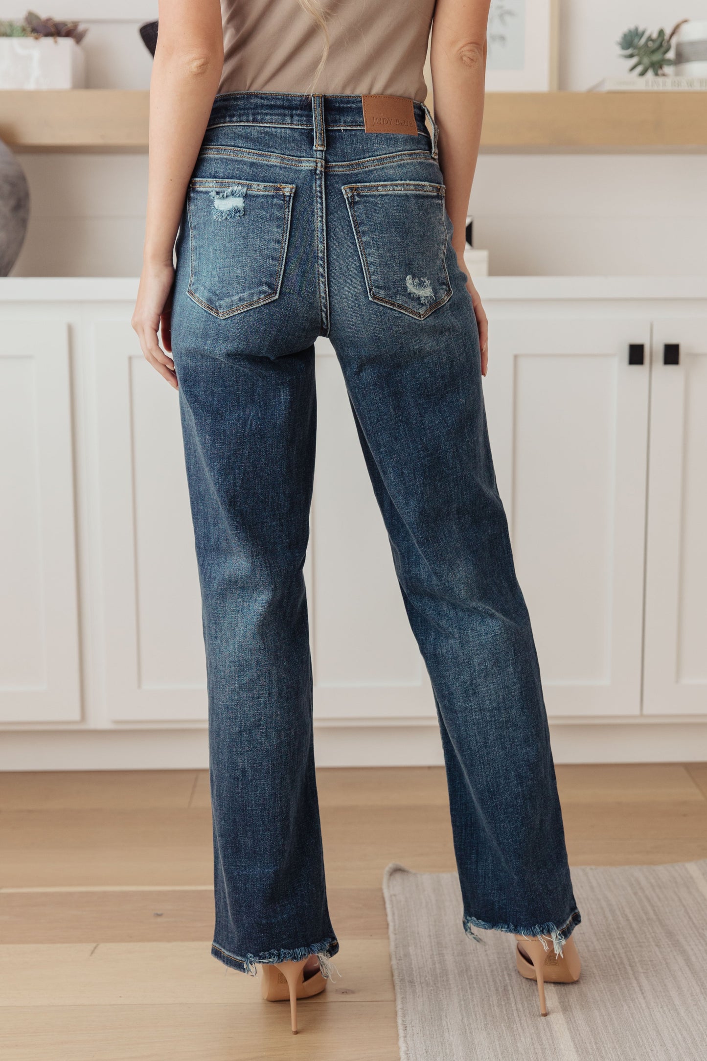 Judy Blue - Rose High Rise 90's Straight Jeans in Dark Wash